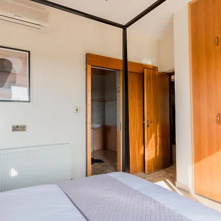 Sanders Ipsonas - Generous With Balcony Villa