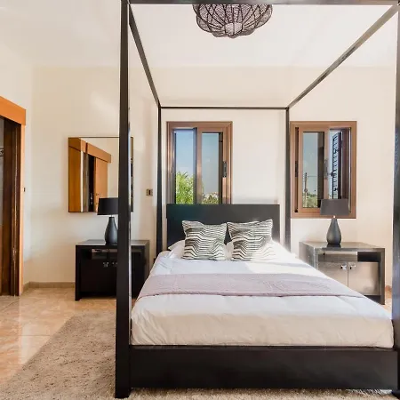 Sanders Ipsonas - Generous With Balcony